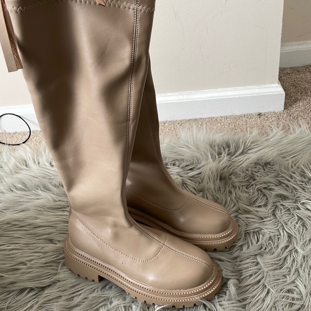 Basso Knee High Boots Size 7